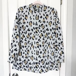 VERSONA • Gray Leopard Animal Print Mock Neck Ling Sleeve Top